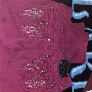 I’m selling these pink jeans
